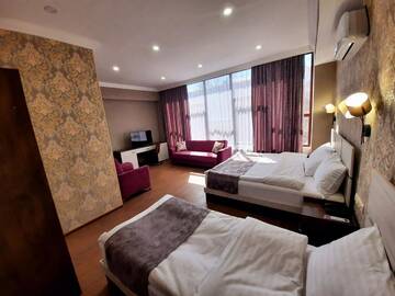 Фото номера Семейный люкс Отель Cherry Garden Boutique Hotel г. Ехегнадзор 6