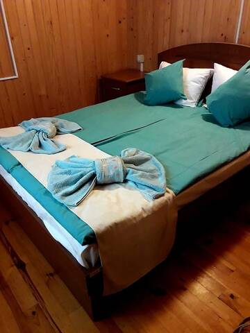 Фото номера Двухместный номер с 1 кроватью и балконом Гостевой дом Arpa Valley Cabin г. Ехегнадзор 10