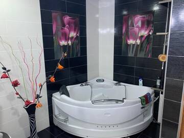 Фото номера Стандартный трехместный номер Гостевой дом Lada Guest House B&amp;B г. Ехегнадзор 12
