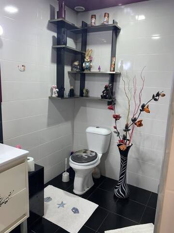 Фото номера Стандартный трехместный номер Гостевой дом Lada Guest House B&amp;B г. Ехегнадзор 4