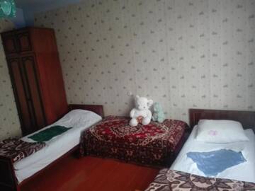 Фото номера Классический трехместный номер Отели типа «постель и завтрак» Karine B&amp;B г. Ехегнадзор 4