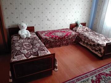 Фото номера Классический трехместный номер Отели типа «постель и завтрак» Karine B&amp;B г. Ехегнадзор 3